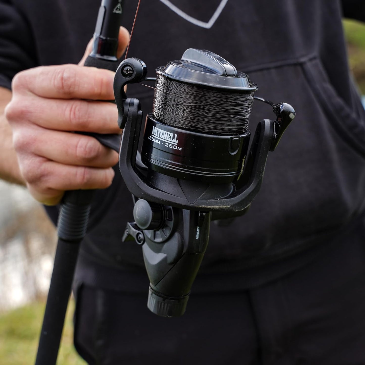 MX1 FS Allround Fishing Reel - Spinning Free Spool Freshwater Carp Fishing Reels and Deadbait Pike & Zander Anglers - Robust and Lightweight Black Aluminium - 2+1 Bearings