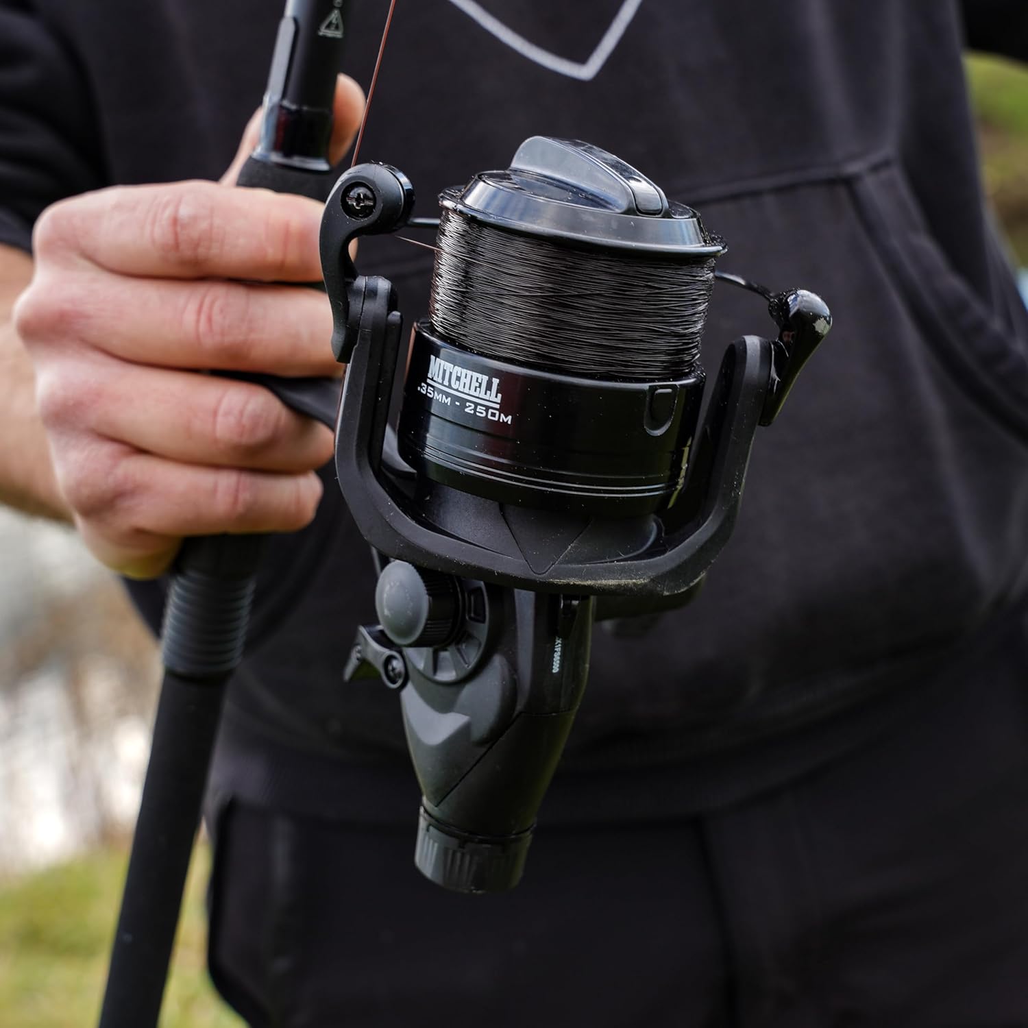 MX1 FS Allround Fishing Reel - Spinning Free Spool Freshwater Carp Fishing Reels and Deadbait Pike & Zander Anglers - Robust and Lightweight Black Aluminium - 2+1 Bearings